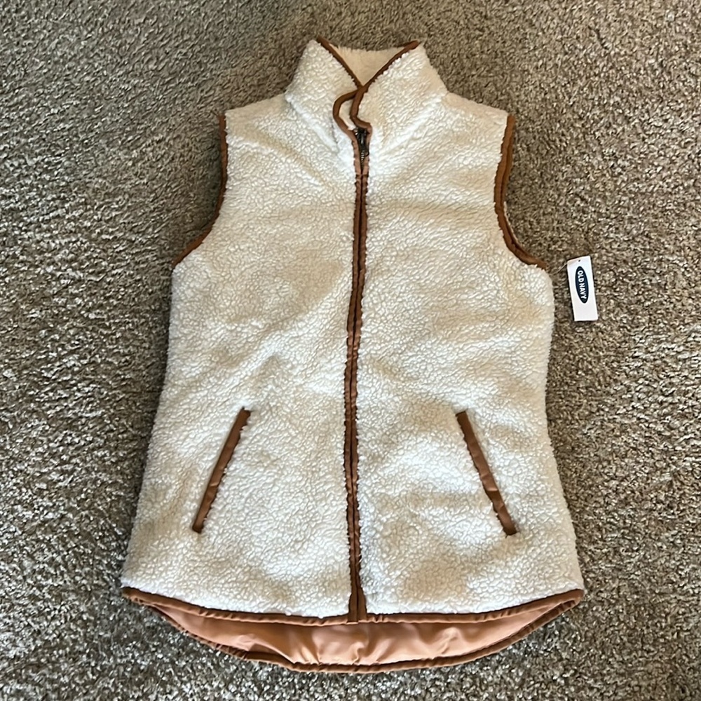 Old Navy Sherpa Vest - Picture 3 of 9